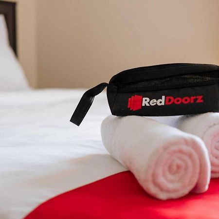 ホテル Reddoorz Near Mojokerto Train Station エクステリア 写真